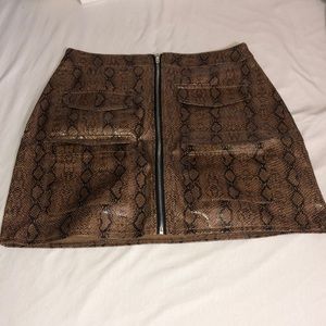 A line snake print skirt